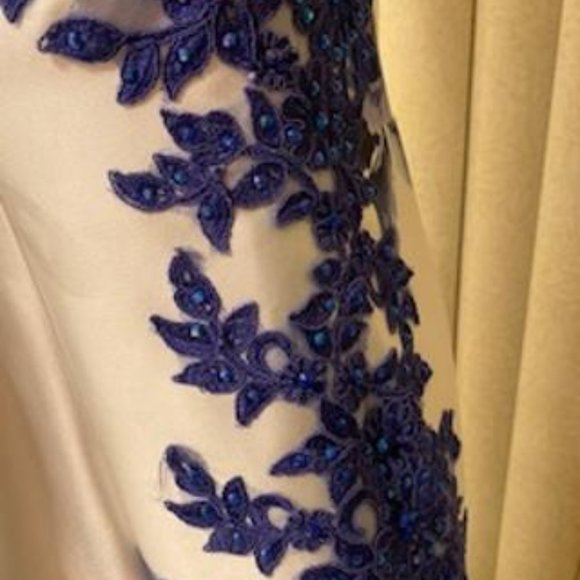 Stunning Blue/White Floral Design Embellished Strapless Formal Evening G… - Picture 6 of 7